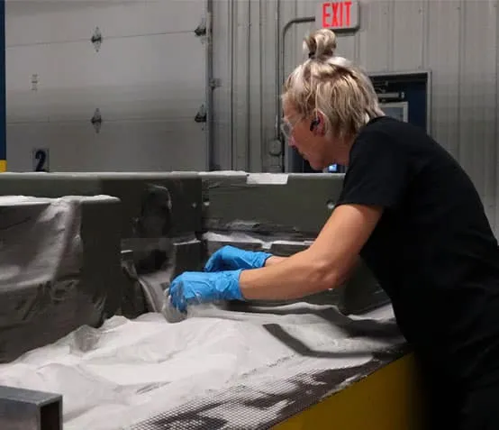 Hoosier Pattern employee cleaning sand olds and cores.